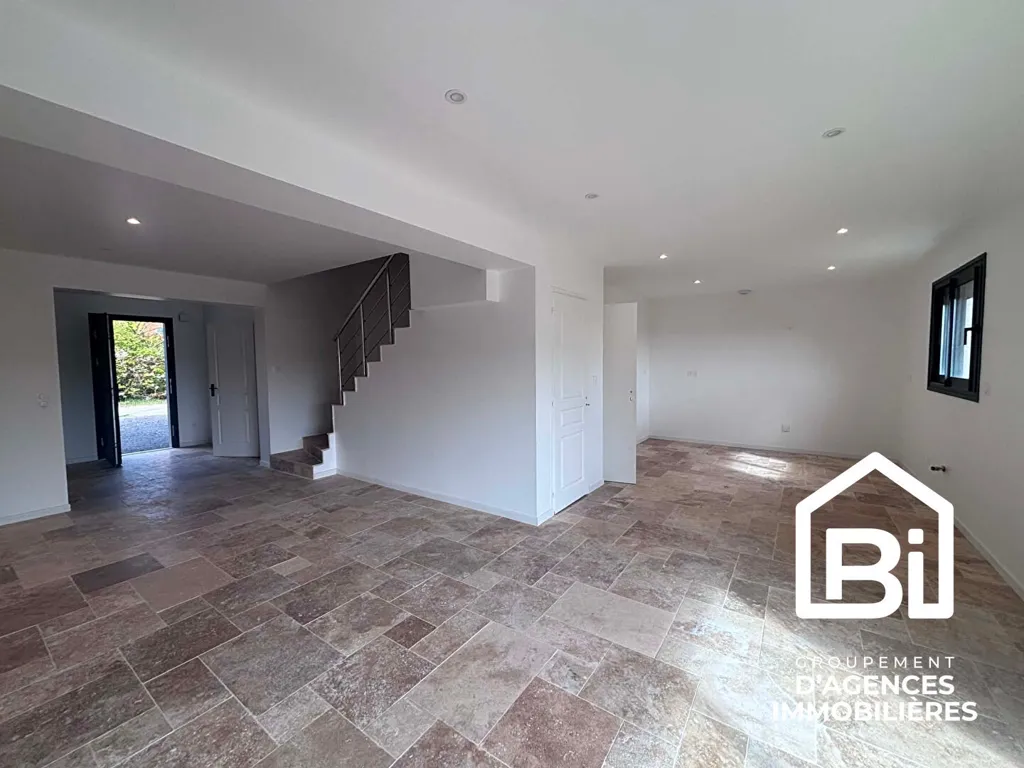 Séjour - Maison Neuve avec Vue sur les Champs à Soliers