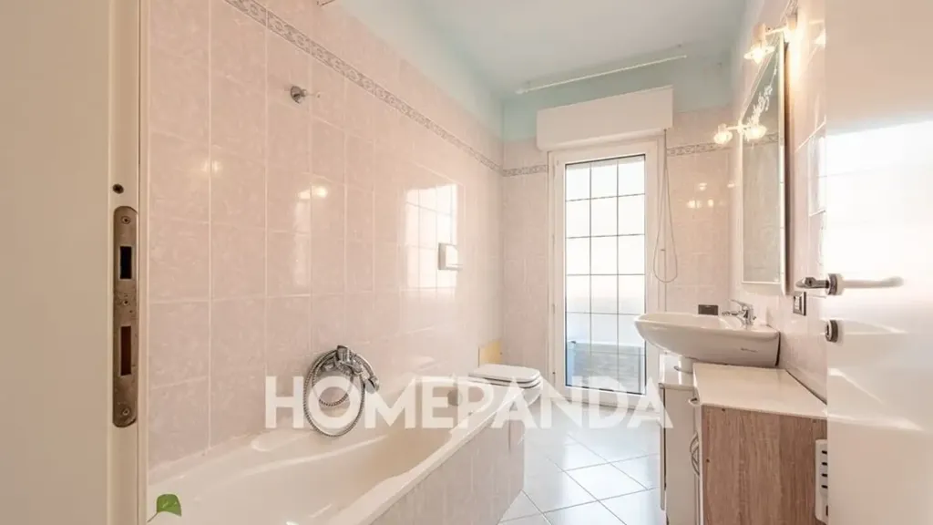 Salles de bain - 4-Bedroom Apartment with Balconies in Sestu
