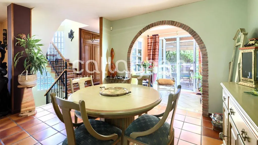 Dining Room - Luxury Detached House with Pool in Paterna