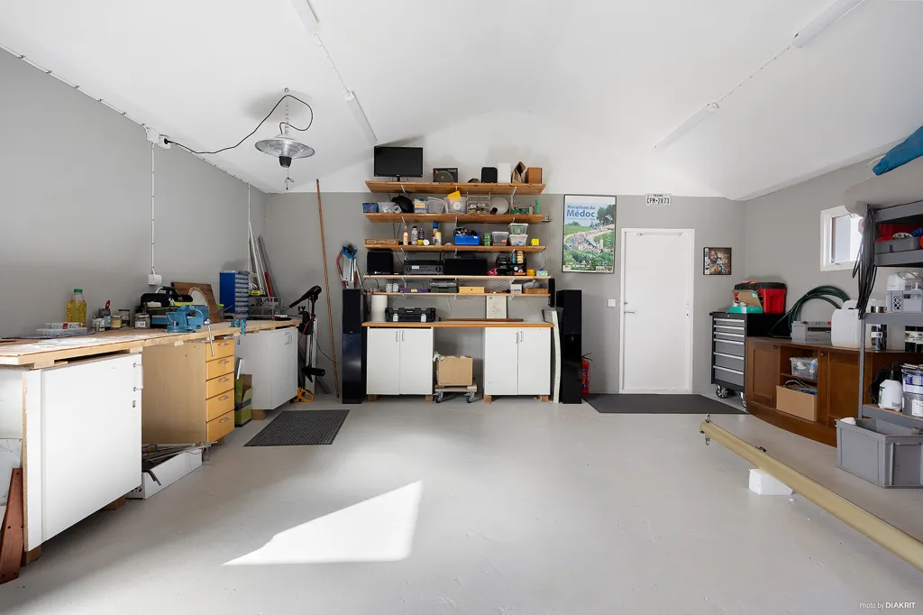 Garage - Charming Cottage with Garden in Gotland