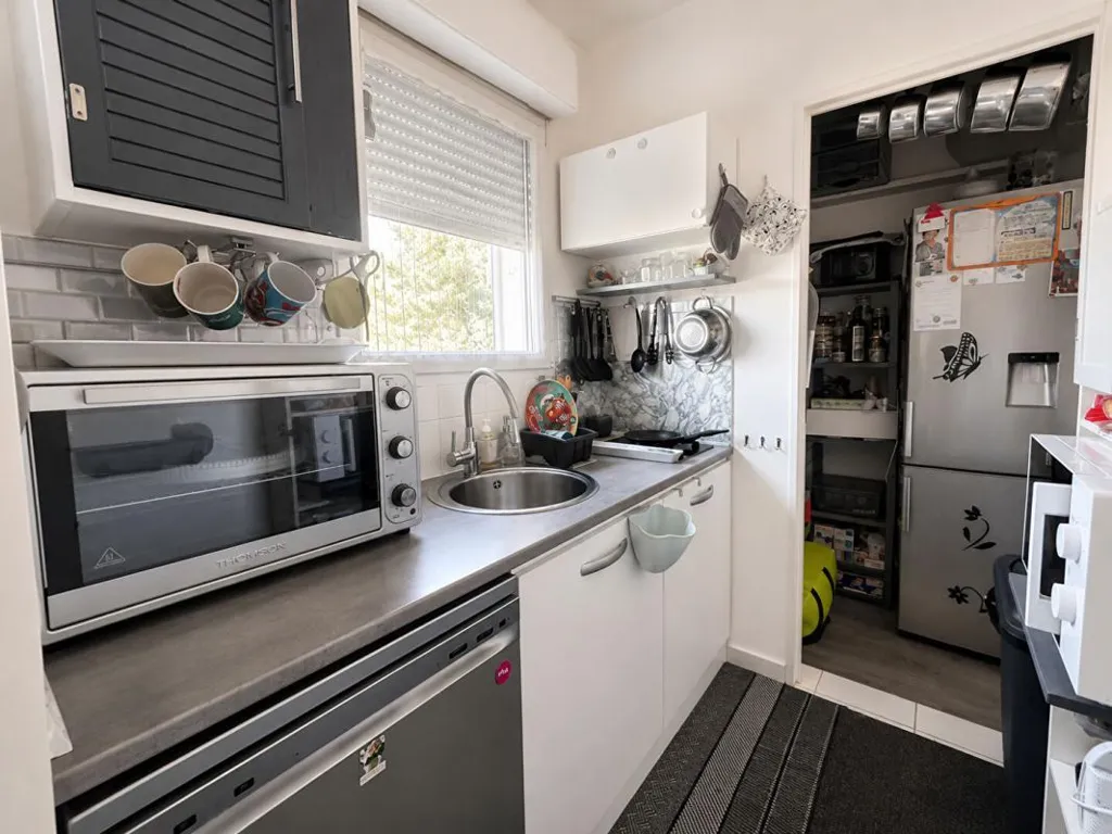 Köök - 3-Bedroom Flat with Parking in Vitrolles