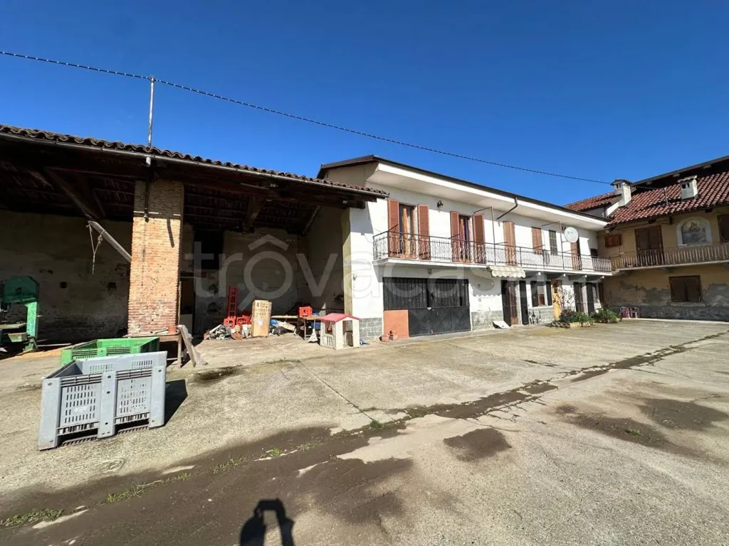 Jardin - Rustic Farmhouse for Renovation in Saluzzo