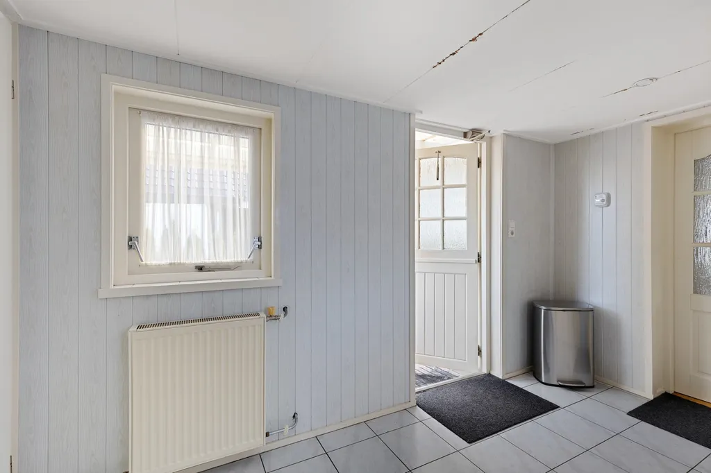 Entrée - Detached House with Carport in Buitenpost