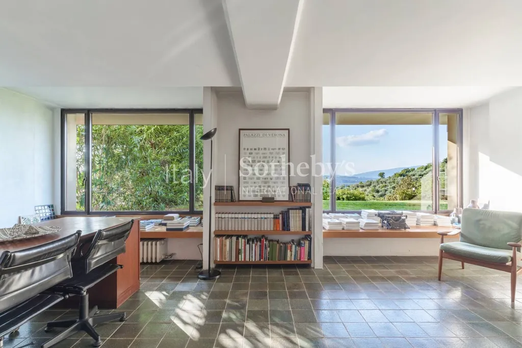Bureau - Luxury Villa with Park in Verona
