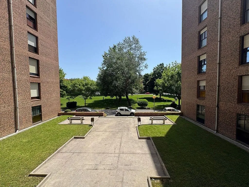 Aed - Apartment with Balcony in Getxo's Polígono Rojo
