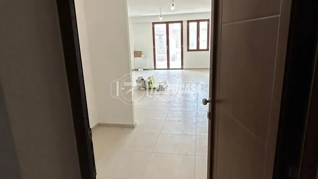Esik - Rustic Triplex with Balcony in Oristano