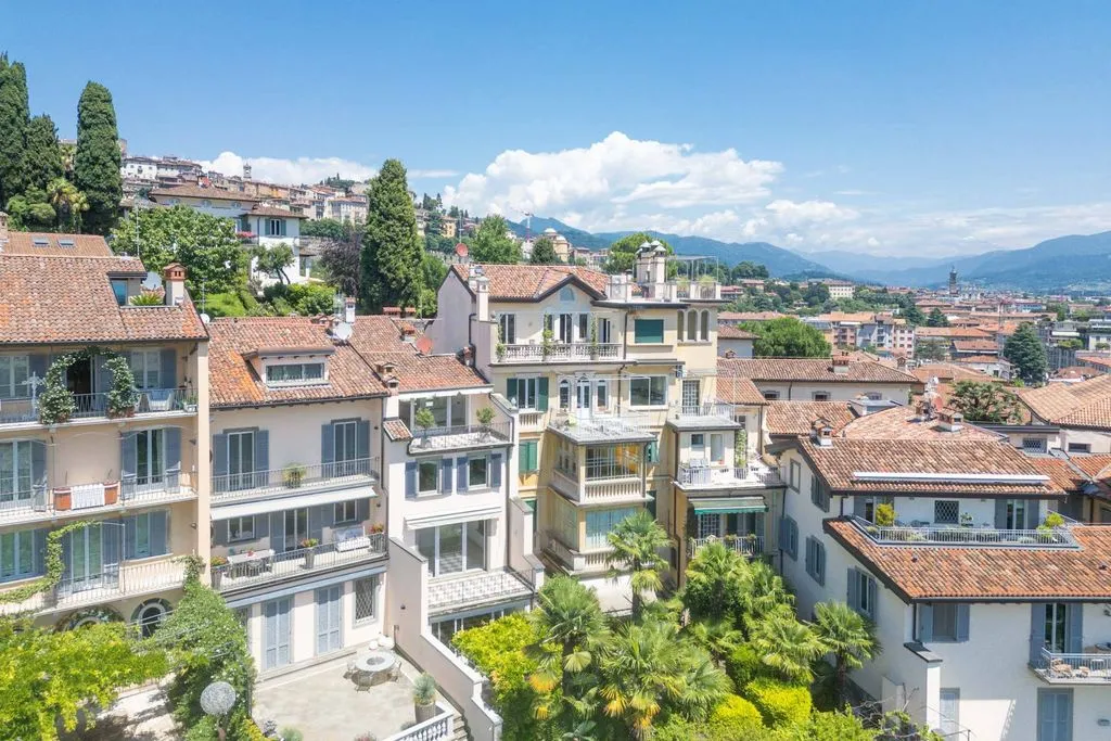 Õhuvaade - Detached House with Green Views in Bergamo