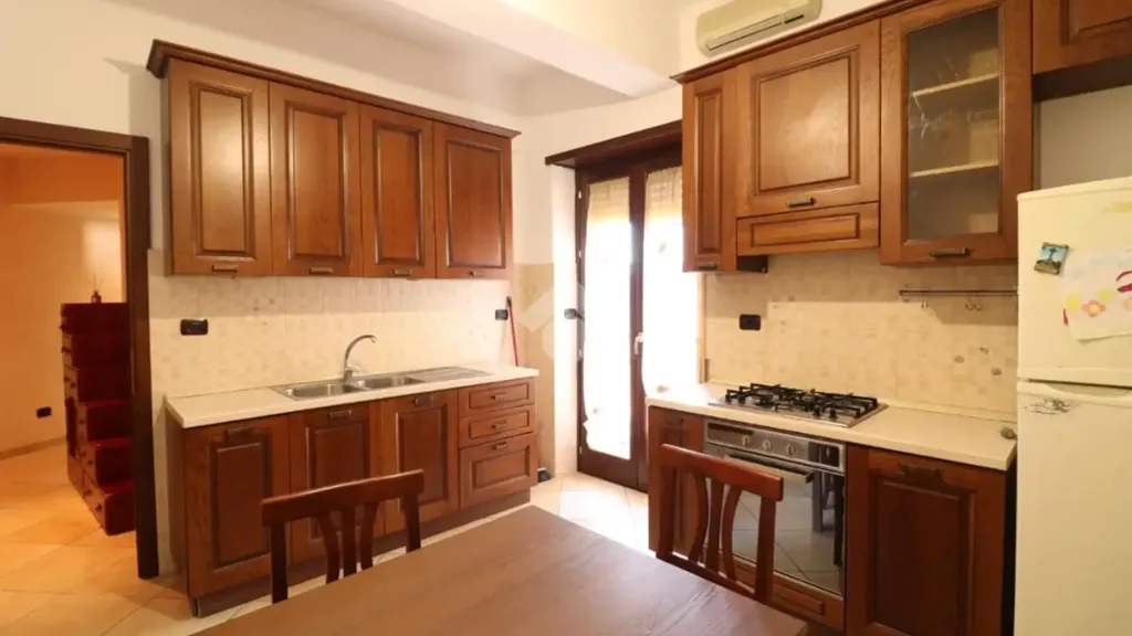 Cuisine - Triplex with Balcony Views in Genzano di Roma