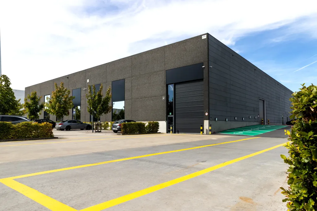Extérieur - Magasin Fonctionnel dans le Parc d'Affaires Evolis à Harelbeke