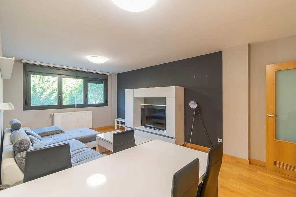 Elutuba - Apartment with Garage in Mutilva