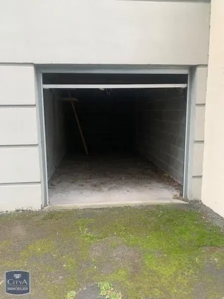 Garage - Garage with Motorised Door in Clermont-Ferrand