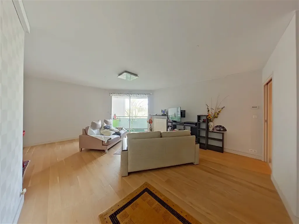 Séjour - Appartement 4 Pièces avec Garage à Tours