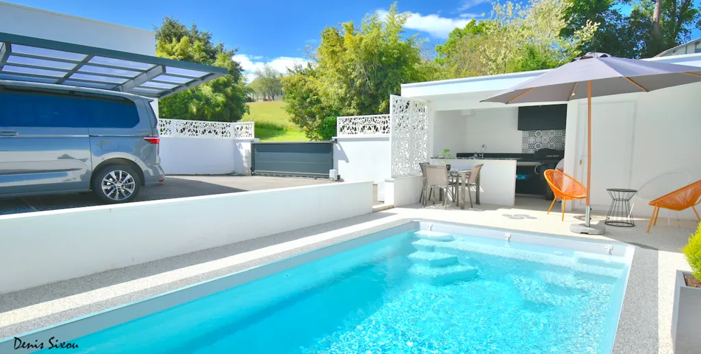 Piscine - Maison Moderne avec Piscine à Boucau