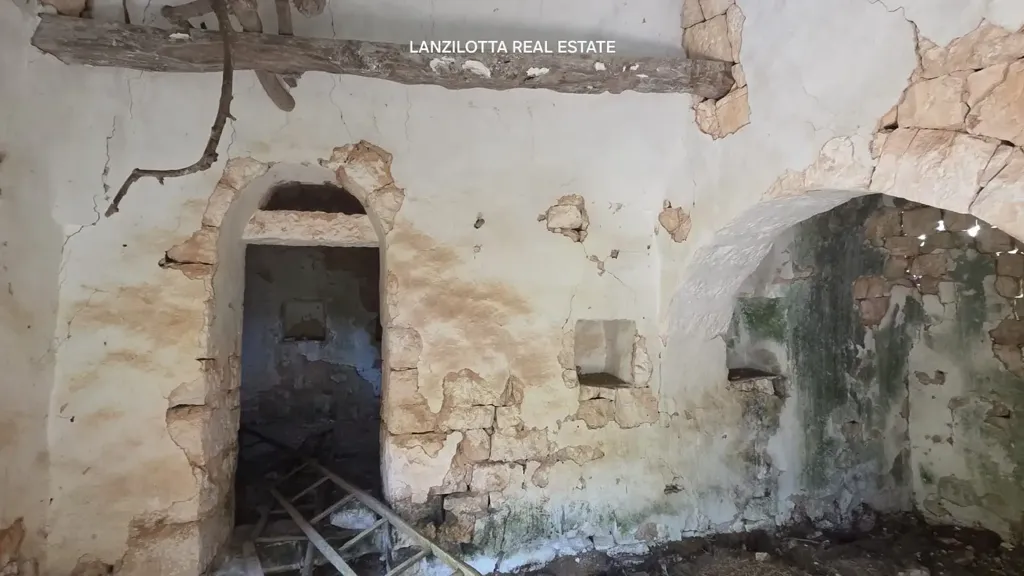 Pièces - Trullo Complex for Renovation in Cisternino