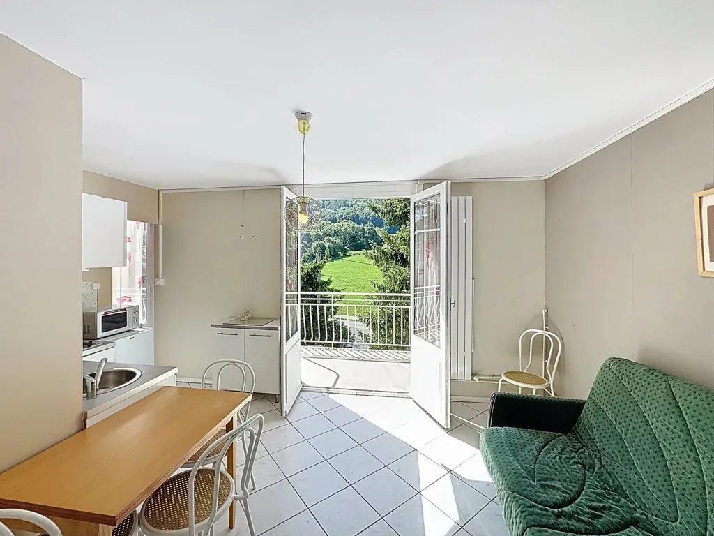 Köök - Renovated Apartment with Balcony in Chabottes