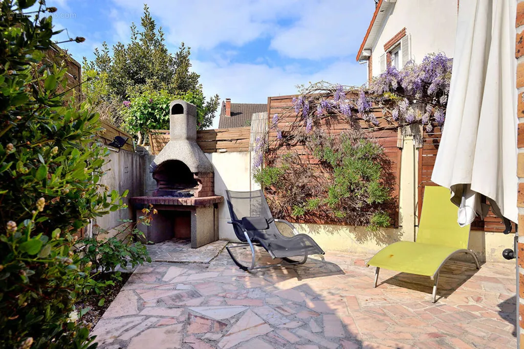 Terrass - Charming 3-Bedroom House with Garden in Bezons
