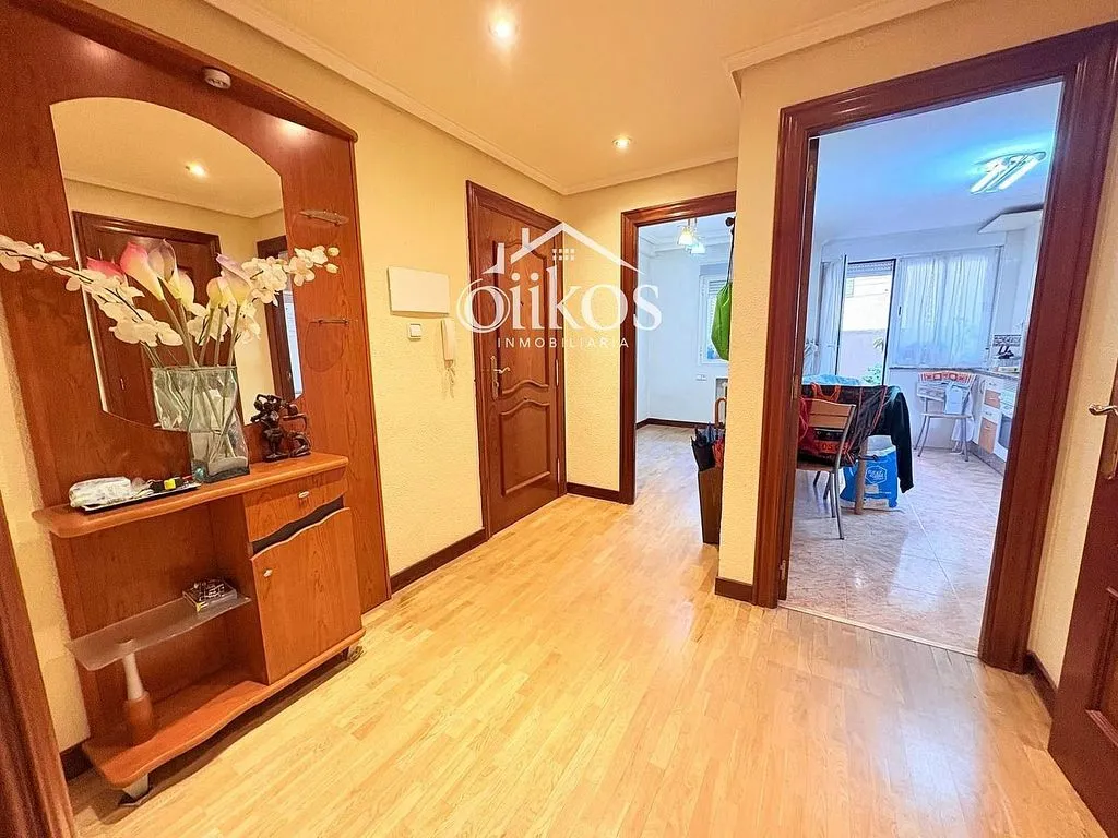 Esik - Apartment with Garage in Salesas