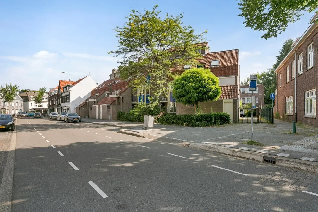 Esterno - Corner House with Garden in Eindhoven