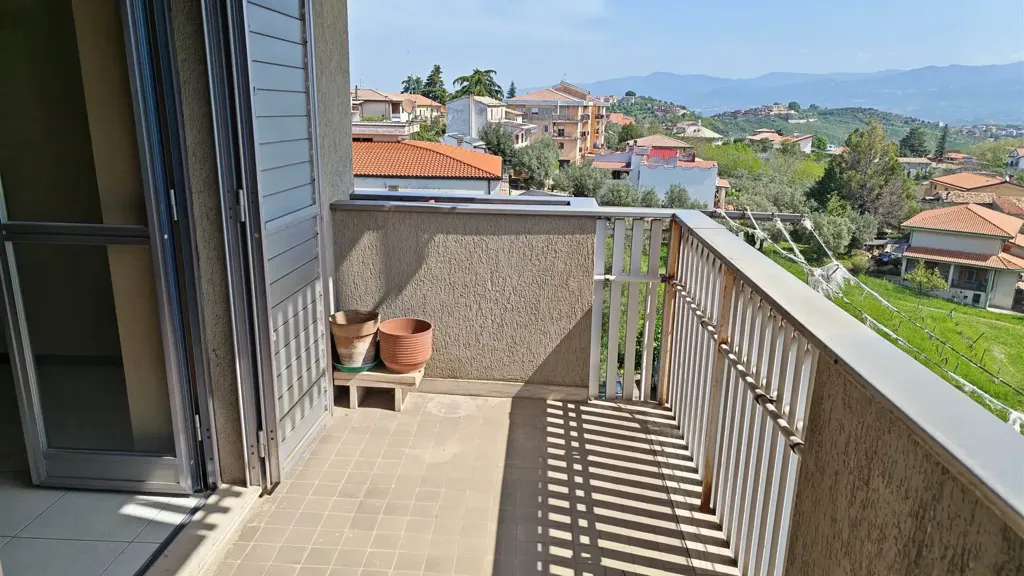 Rõdu - Spacious Apartment with Terrace in Mendicino