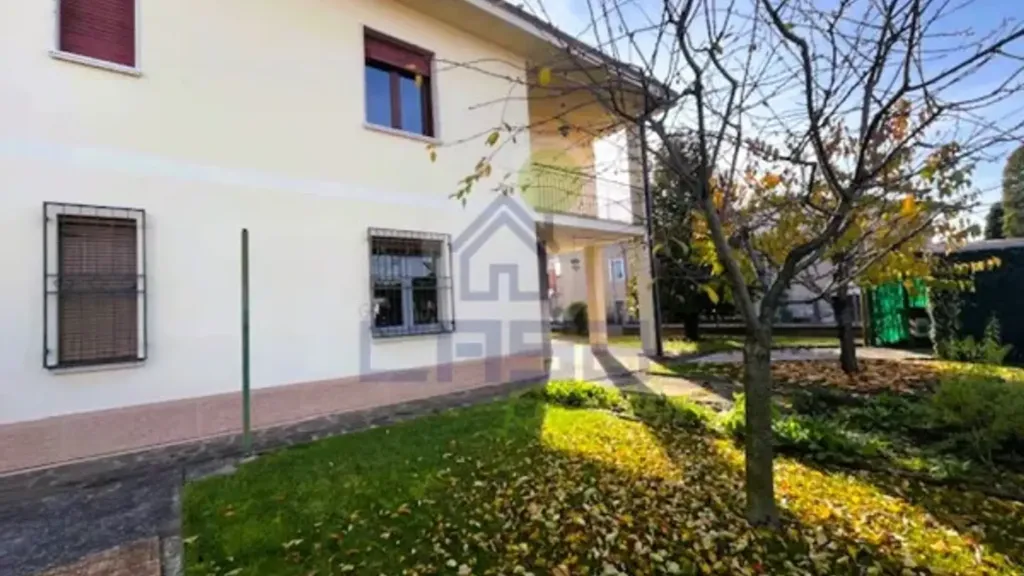 Aed - Villa with Ground Floor Apartment in Asola