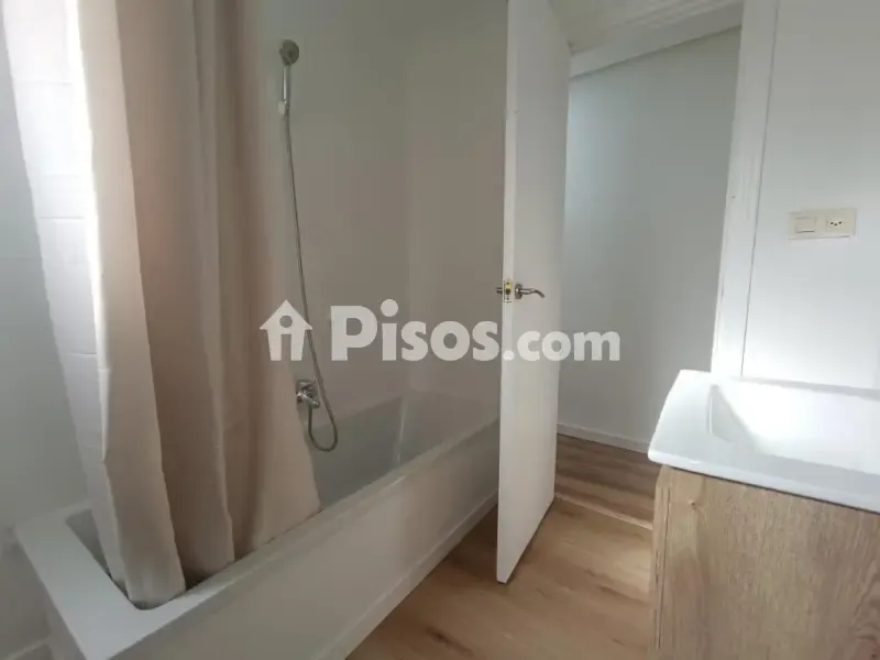 Bathrooms - Fully Renovated Flat with Terrace in Elda
