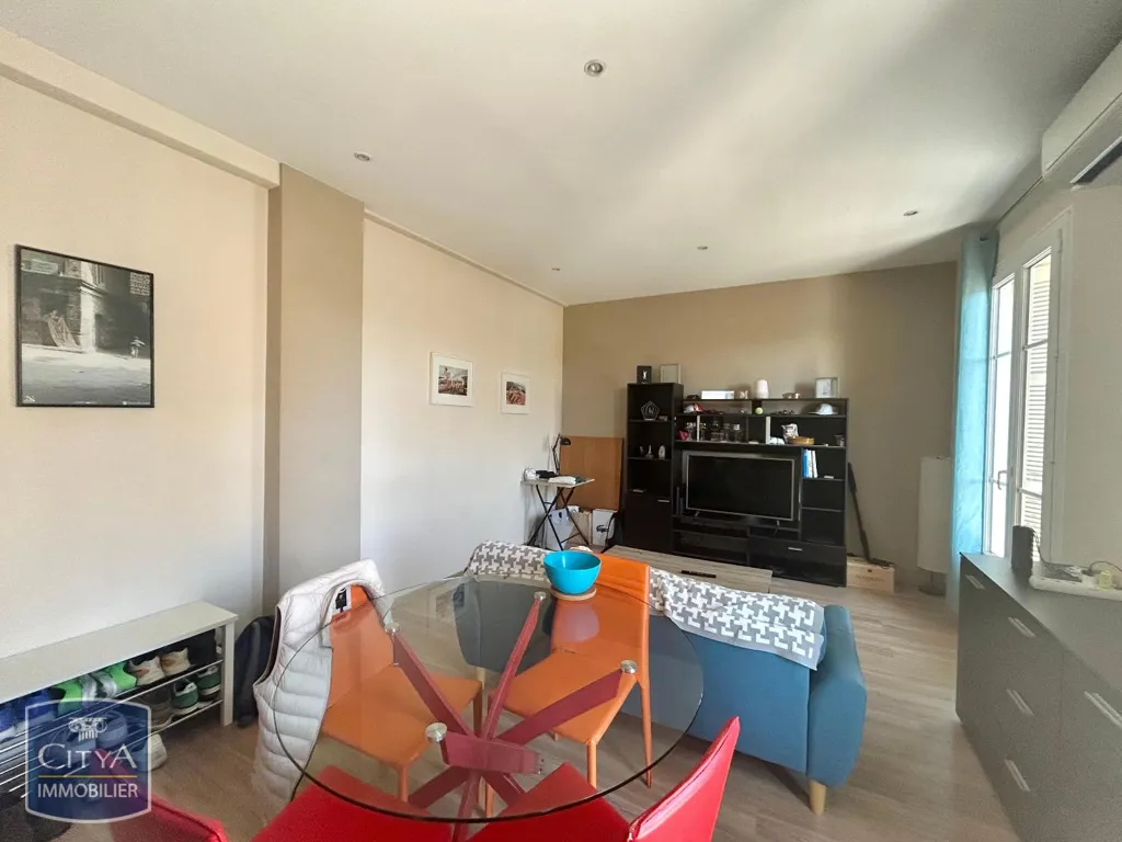 Living Room - 2-Bedroom Apartment with Balcony in Nice