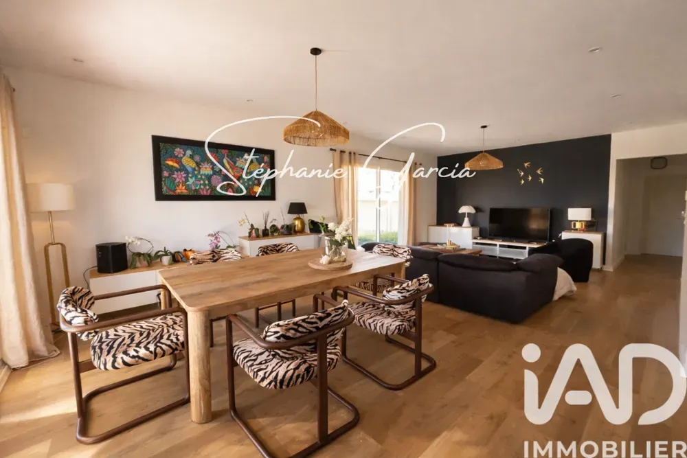 Söögituba - Recent 6-Piece House with Garden in Drôme