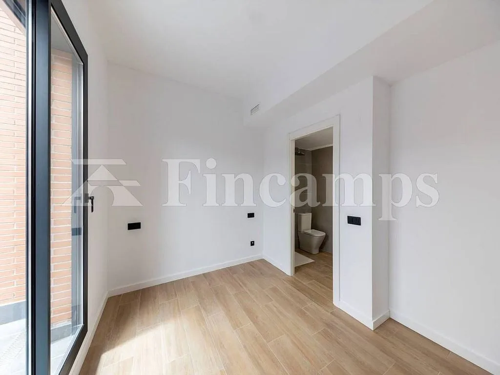 Toad - Modern Flat with Parking in Hostafrancs, Sabadell