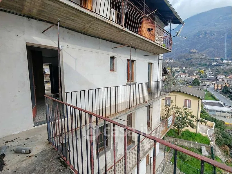 Balcon - Character House with Terraces in Pont-Saint-Martin