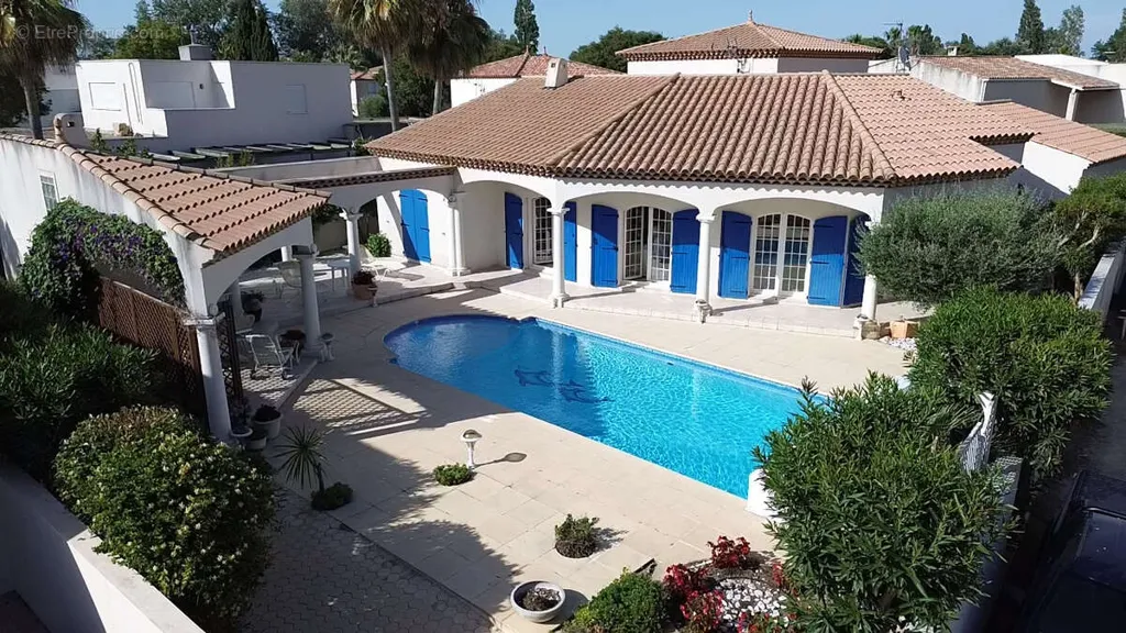 Vue aérienne - Villa avec Piscine dans un Secteur Calme à La Grande-Motte