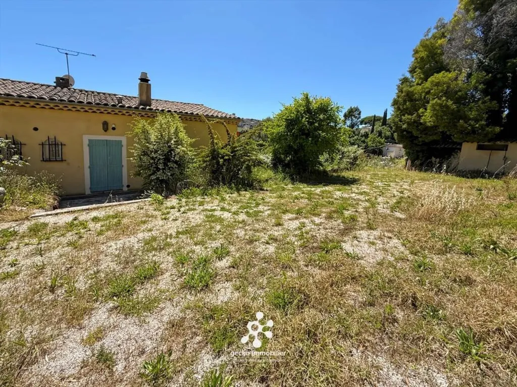Aed - House with Terrace and Garden in Vence