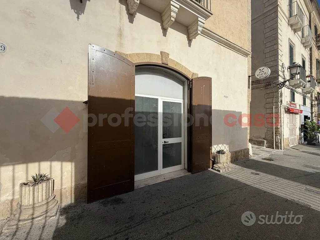 Extérieur - Commercial Space with Vaulted Ceilings in Taranto
