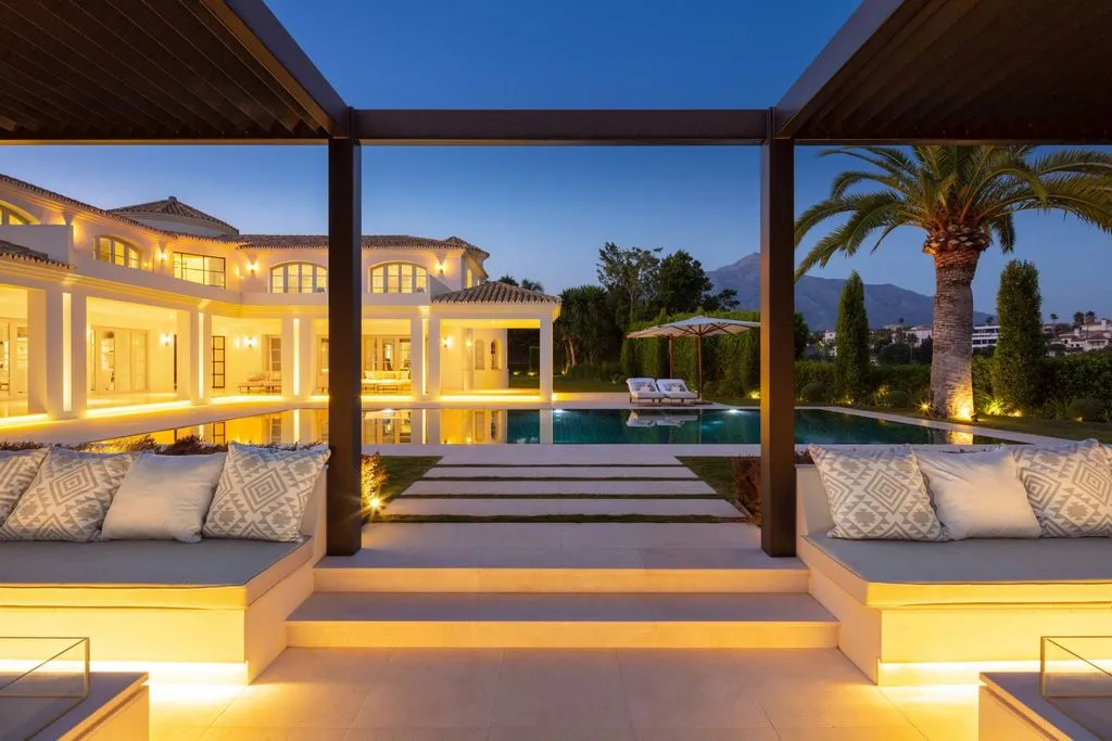 Bassein - Luxury Villa with Golf Course View in Marbella