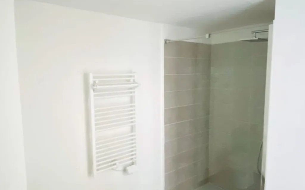 Salles de bain - Appartement Moderne avec Terrasse à Arles