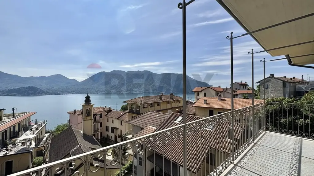 Terrass - Modern Attico with Lake View in Ghiffa