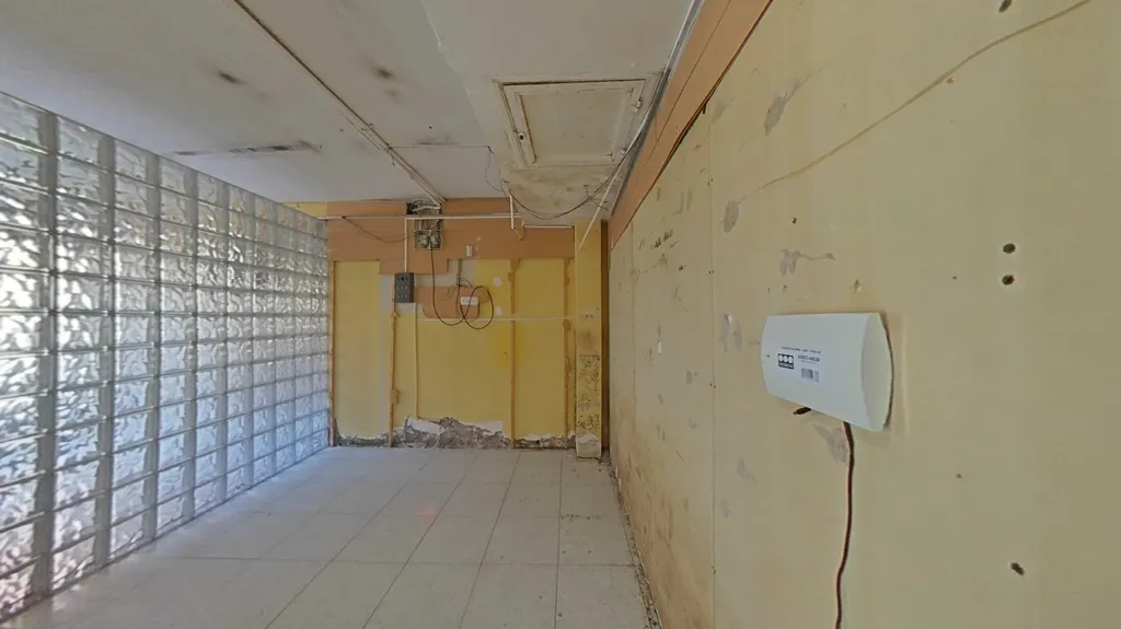 Rooms - Commercial Space in Badalona, Barcelona