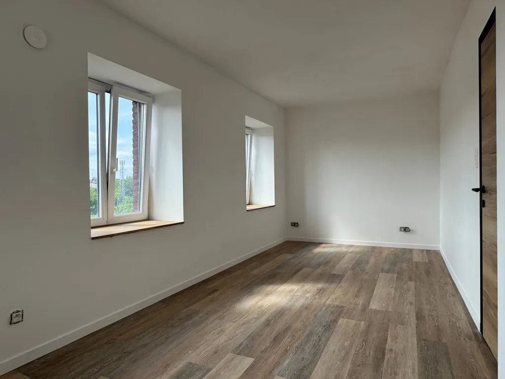Rooms - Renovated Duplex with Terrace in Lodelinsart