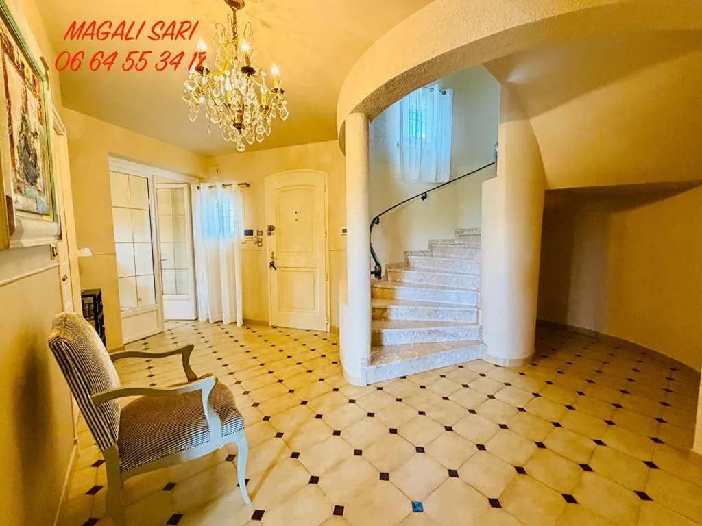 Esik - Charming House with Pool on Ales Heights