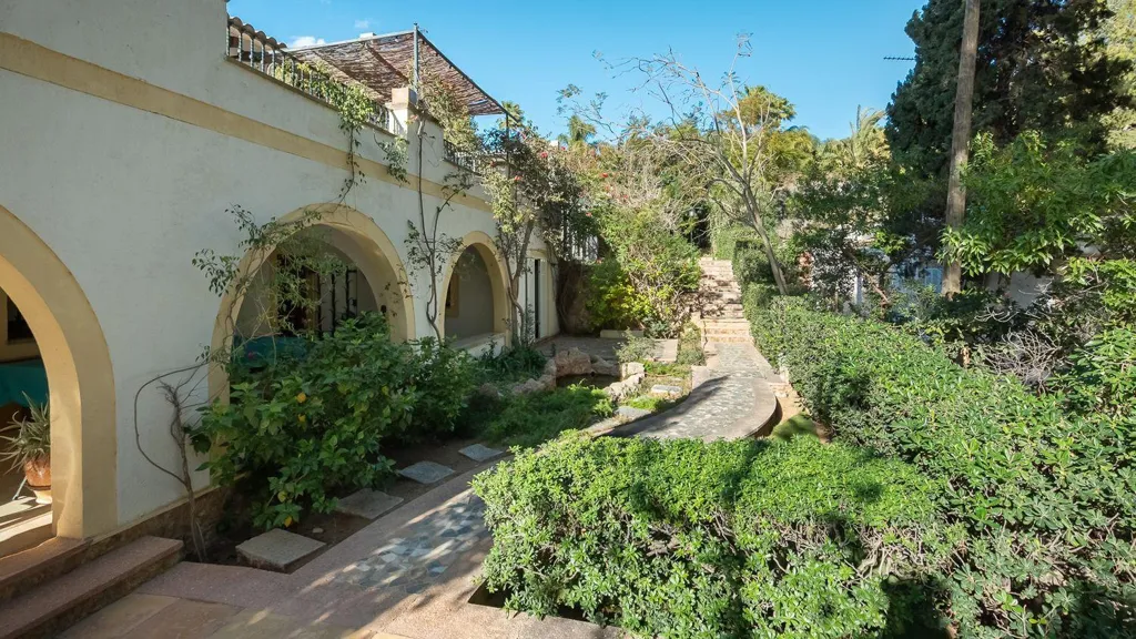Jardin - Mallorcan-Style Villa with Pool in Bendinat