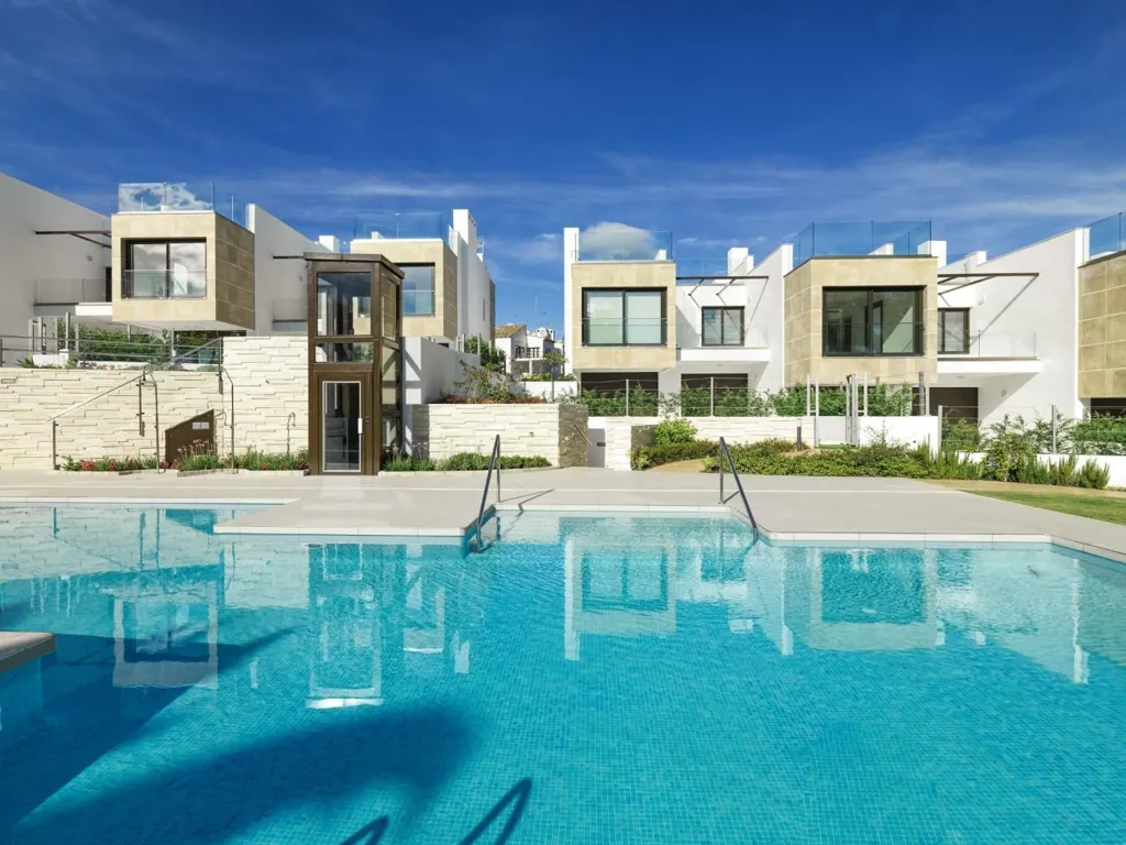 Piscine - Duplex House with Private Garden in Marbella