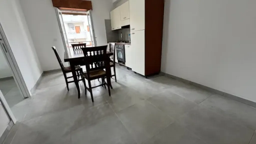 Salle à manger - Rearranged Apartment with Balcony in Scalea