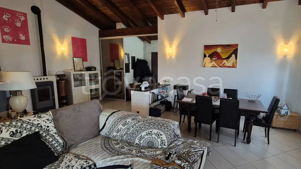 Soggiorno - Rustic Bifamily Villa with Garden in Trecate