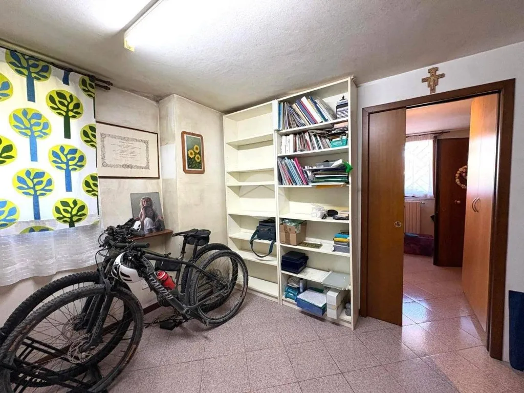 Kabinet - 3-Bedroom Apartment with Balcony in Vigonza