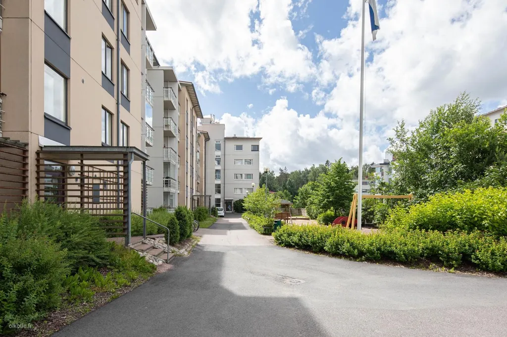Esterno - Third Floor Asumo Flat with Balcony in Kilo, Espoo