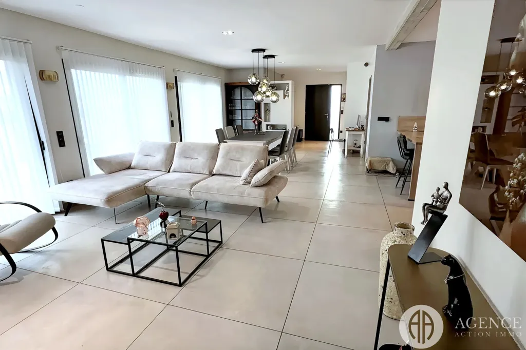 Séjour - Maison Contemporaine avec Piscine à Chanas