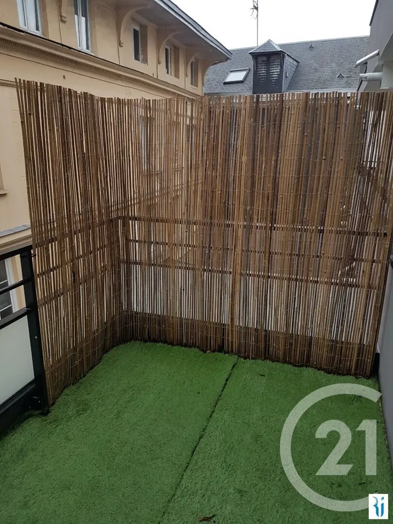 Rõdu - 3-Piece Flat with Balcony in Rouen