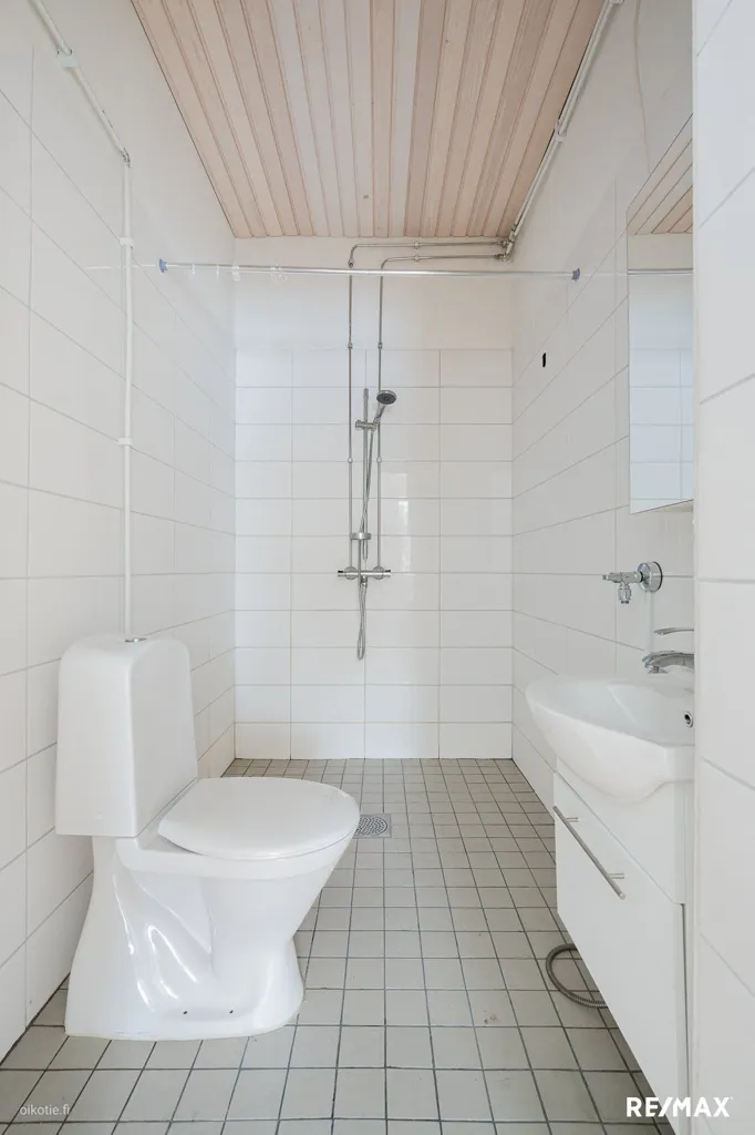 Salles de bain - Loft-Style Apartment with Garden in Asemantaus