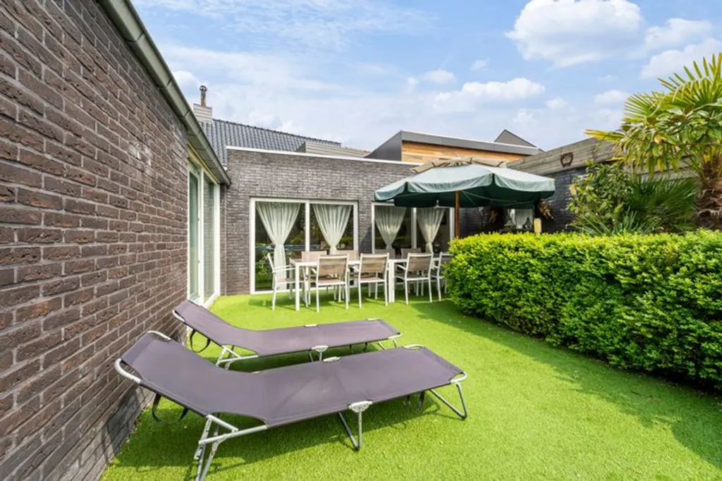 Aed - House with Swimming Pool in Wevelgem