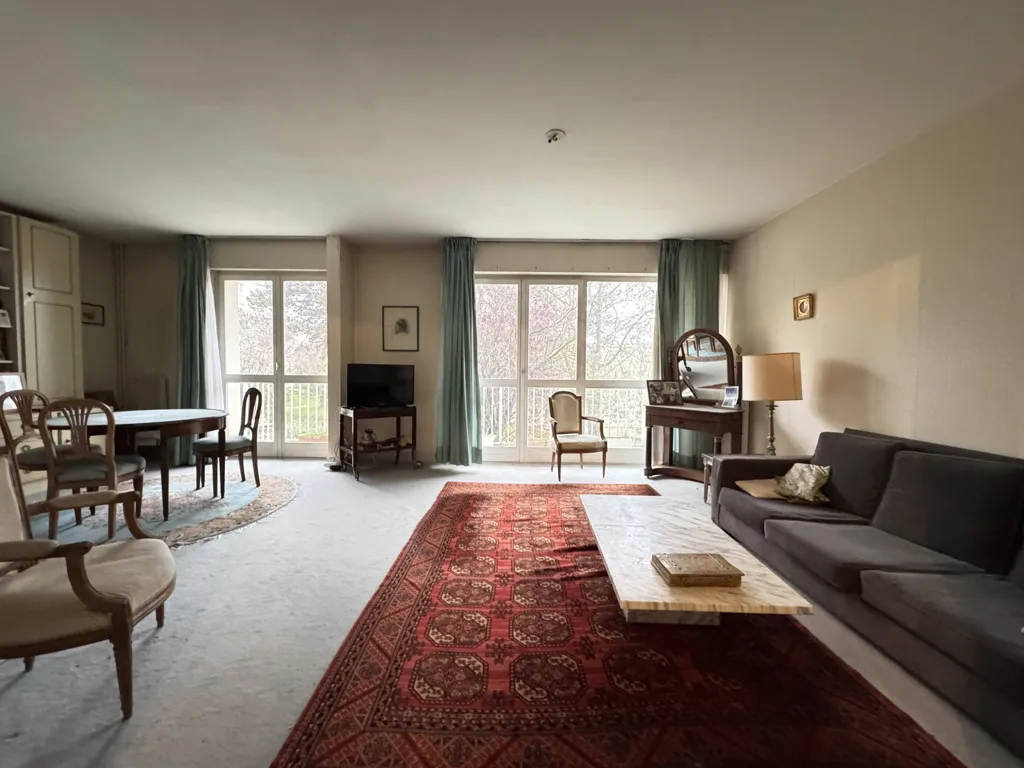Elutuba - Apartment with Balcony in Chambourcy