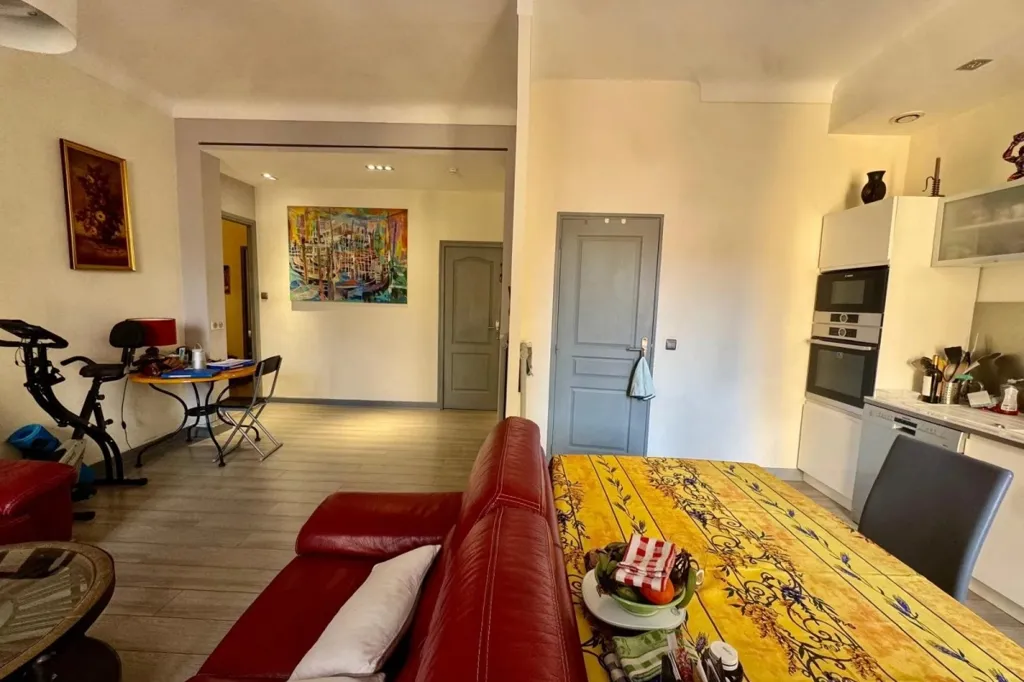Séjour - Appartement 4 Pièces dans Immeuble Art Déco à Nice